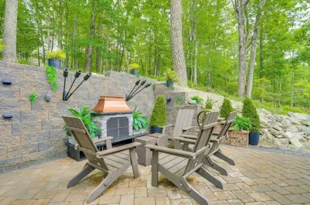 Cozy 4-bedroom house in enchanting Bushkill with private hot tub & game room