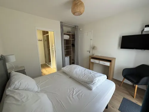 Two minutes from Dinard, beautiful seaside villa with heated pool.