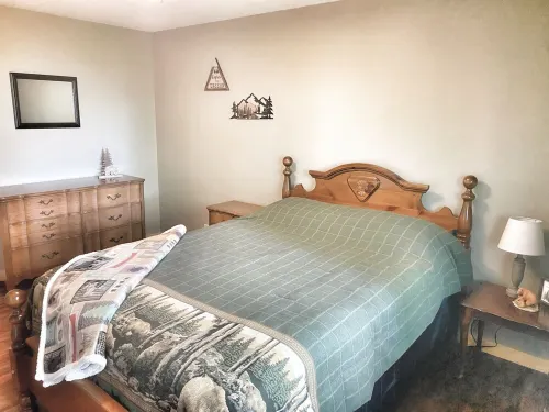 Secluded/Spacious Cabin with 5 BR, 5 min to resort