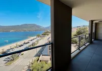 Superb T3 air-conditioned seafront with beach access in the center of Propriano.