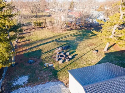 Clean, comfortable home. Hotels near Indiana Wesleyan University