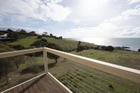 Peace, serenity & sea views - dolphins, wallabies & coastal walks
