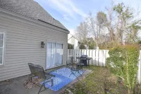 Updated Townhome near Downtown Columbia, I-26, Lexington Medical Center Hotel dekat Bandara Metropolitan Kolumbia