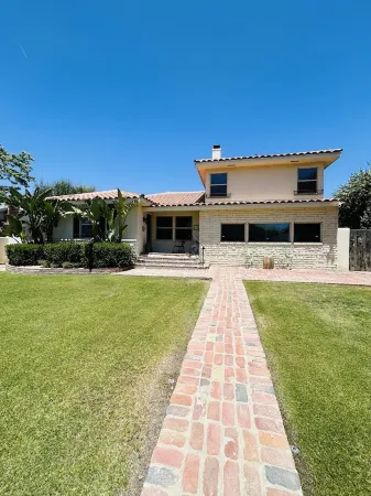 BIG ONE OF A KIND EUROPEAN SPANISH MEXICAN HACIENDA HOUSE W/ POOL ARTSY VINTAGE Отели рядом с Аэропорт Медоус Филд