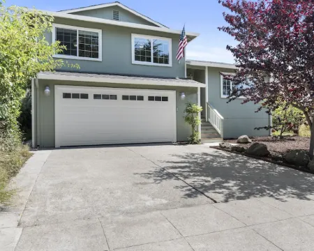 Spacious Coastside Home! Hotels in Moss Beach