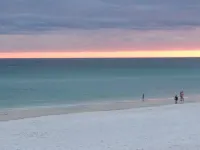 Beachfront @ Crystal Sands + Paid Beach Service and Upgraded - 프라이빗 풀