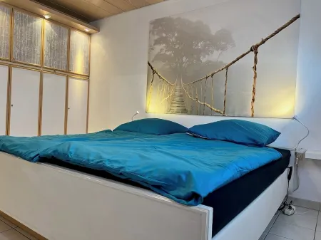 Barrier-free vacation home with garden near Cologne Отели в г. Хюрт