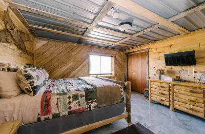 Rusty Meadows Lodge near Sturgis, Nemo and Black Hills! Hotels near Full Throttle Saloon