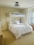 PERFECT LOCATION: 1 Block from the beach & close to Washington Mall