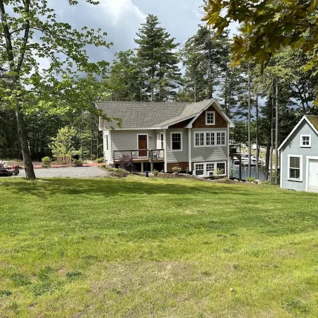 Charming Cottage - Lake Winniepesaukee Water Access, Boat Slip, Dogs Welcome!