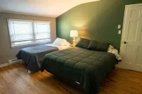 Farmhouse 1903 Renovated w Pond and Stream on Kittatiny Park