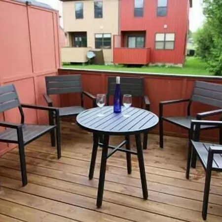 Athens Townhouse, 4 Beds, 2 Kings. 2 Twins, in 2 Bedrooms, 2,5 Baths, Free Wifi, Отели в г. Атенс