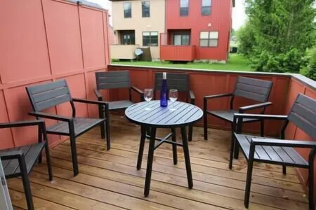 Athens city townhouse, 2 king masters, 2.5 baths, FREE WIFI, Smart TV, 20