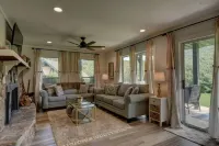 Golden Bear- lovely one bedroom with fireplace