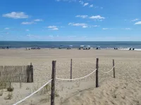 5 Blocks to Beach, Heated Pool, Parking, Two Master Suites - Full Townhouse