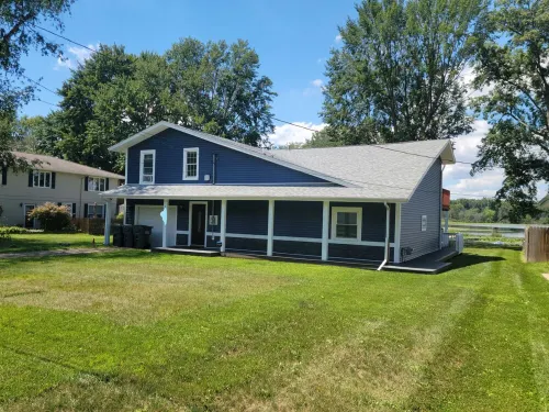 5-Bedroom Pickerel Lakefront Getaway  Sleeps 12 , Hot Tub • Game Room • Kayaks