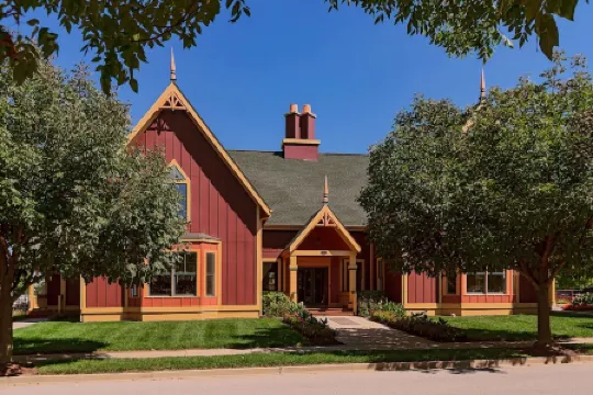 The Whitehouse SuiteYour Personal  Entertainment Space!