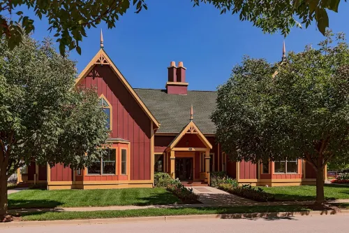 The Whitehouse SuiteYour Personal  Entertainment Space!