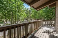 Remodeled Aspen Chateau. Bright & Boho 4BR