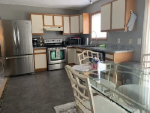 Well Appointed 2 Bedroom ~Less than a mile to Crystal Mountain