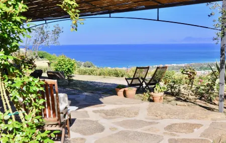 Vacation apartment with large natural stone terrace, sea view guaranteed