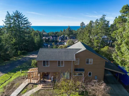 SPA Home! Hot Tub & Sauna, OCEAN View , AC+ EV Charger, Wheelchair Lift.