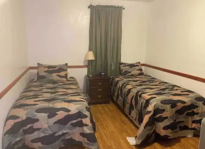 Cozy 4-Bedroom House in Man w WiFi, Arcade Game, and Extra Parking. Near Trails.