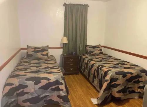 Cozy 4-Bedroom House in Man w WiFi, Arcade Game, and Extra Parking. Near Trails.