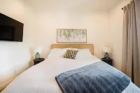 3-Bedroom King Size New Build Apartment in Charming Carpinteria with WiFi, AC.