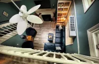 Cozy 4-bedroom chalet in the Hideout with WiFi, AC