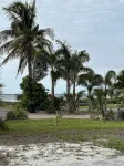 2 Bedrooms, Bay WaterViews, Beaches, shops, Marina, fishing, all near by