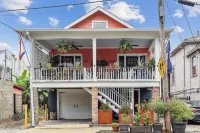 Cozy Lower Garden District Gem Hotels in Lower Garden District