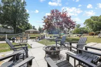 !Newly Upgraded! Hot Tub-Game Room-Dock-Fire Pits