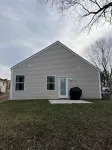 Pool Table, Cozy, Basketball hoop, Game console, loaded kitchen! Beautiful home