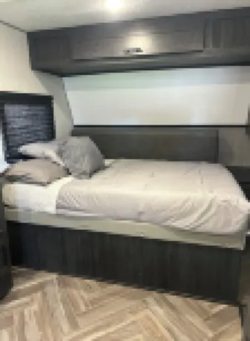 Spacious 27’ RV on horse farm
