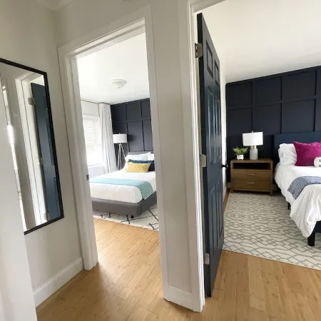 Downtown Carbondale. Cozy and Cheery Abode -- NEW--