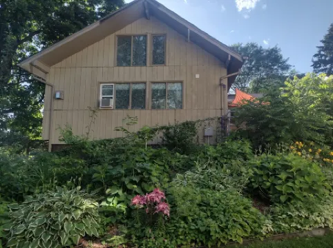 TRAVELERS! In the heart of Baraboo, close to SSM Hospital!