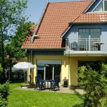 Comfortable, quiet 3-room first floor apartment, garden, fireplace and underfloor heating