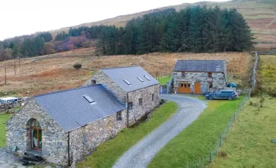 Beudy Bach is a small cottage at the foot of Moel Hebog. Hotels near Pen y Pass Warden Centre