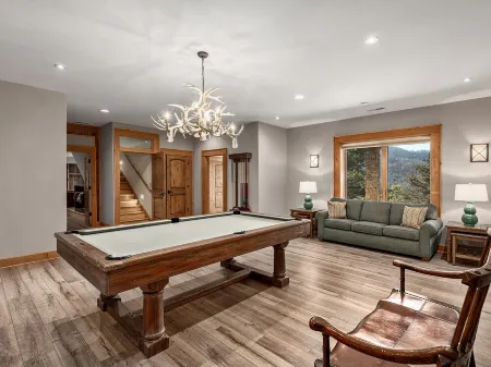 Luxury Mountain Estate w Panoramic Mountain Views