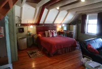 Owls Head Village Post Office Hotels in Knox County