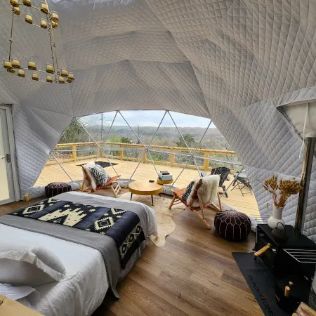 RIVER VIEW Cliff Dome Glamping @ White River, minutes to fishing, hikes!