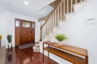Serene & Spacious Family Retreat w/ Pool. Park and St. Francis Hospital Nearby. - Homestays