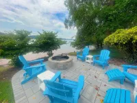 Relaxing Lakefront Home with Brand New Dock and Immaculate Vibes Hotels in Fallstown