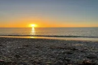 Island Paradise: Steps to Private Gulf Beaches, Pools, Hot Tub & Golf Cart ALL - 4 estrellas