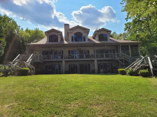 GREAT for FAMILIES, beautiful waterfront, kayaks, firepit, pool table, & more! - Wi-Fi