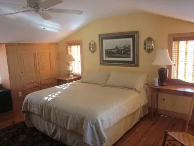 Premier St. Michaels Cottage - T. Blades House -  Walk to Everything in Town Hotels near Sophie's Poseys