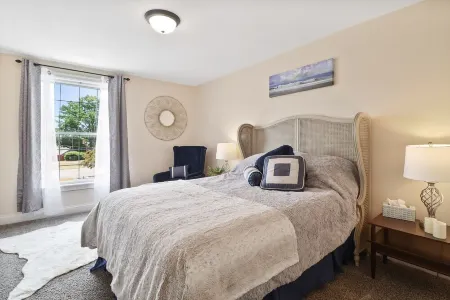 Treehouse Bungalow- Quaint and Cozy Getaway!