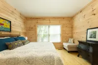 Available Just BEE🐝Log Cabin"-Stunning, peaceful, NEW , -10 min to Dwtn Ashe
