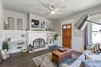 Downtown Gem near Silos, Baylor, Cameron Park... 웨이코 호텔